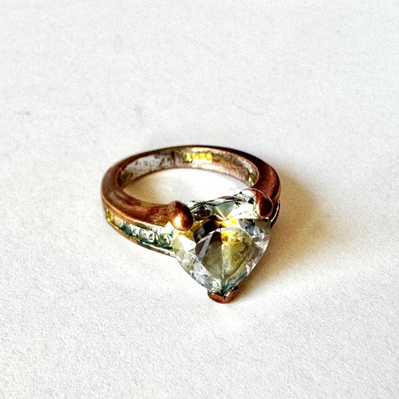 EDCO Chunky Crystal Heart Ring, Size 6, pls see video - Picture 5 of 10